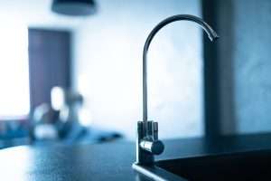 how to use a plumbing snake